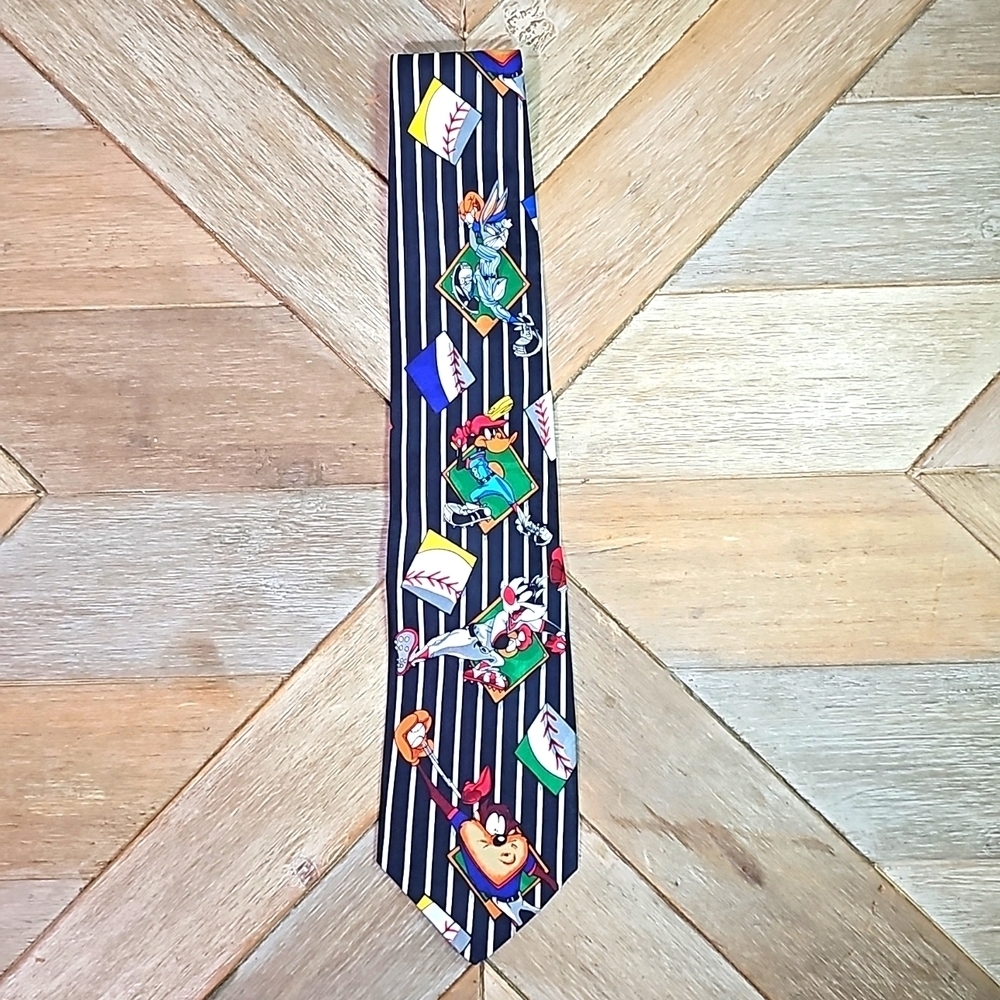 Looney Tunes Mania Tie.
